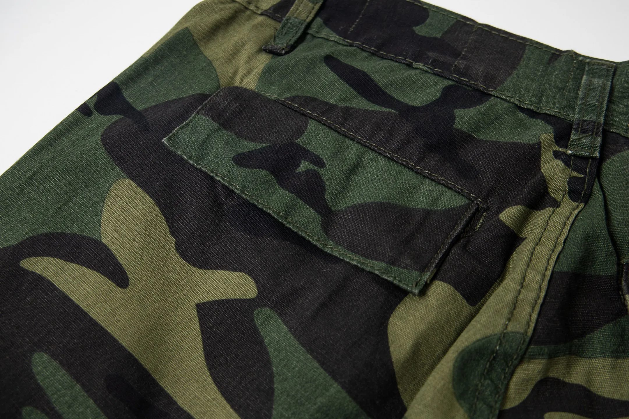 #8208 P260💰 GALLERY DEPT leopard print camouflage splash ink splicing overalls high street retro American casual trousers. Original purchased and patterned to truly restore the ultimate texture of Vintage. The whole splicing is in heavy water washing process. Craftsmen hand splash ink. You can see the details. Three-dimensional cutting version. Loose and comfortable. Not picky on the figure. Makes taller and slimmer. Seiko factory. Original quality control. Same style for men and women. Can be matched with couples. Versatile recommendation. Essential jeans for all seasons Color: Camouflage